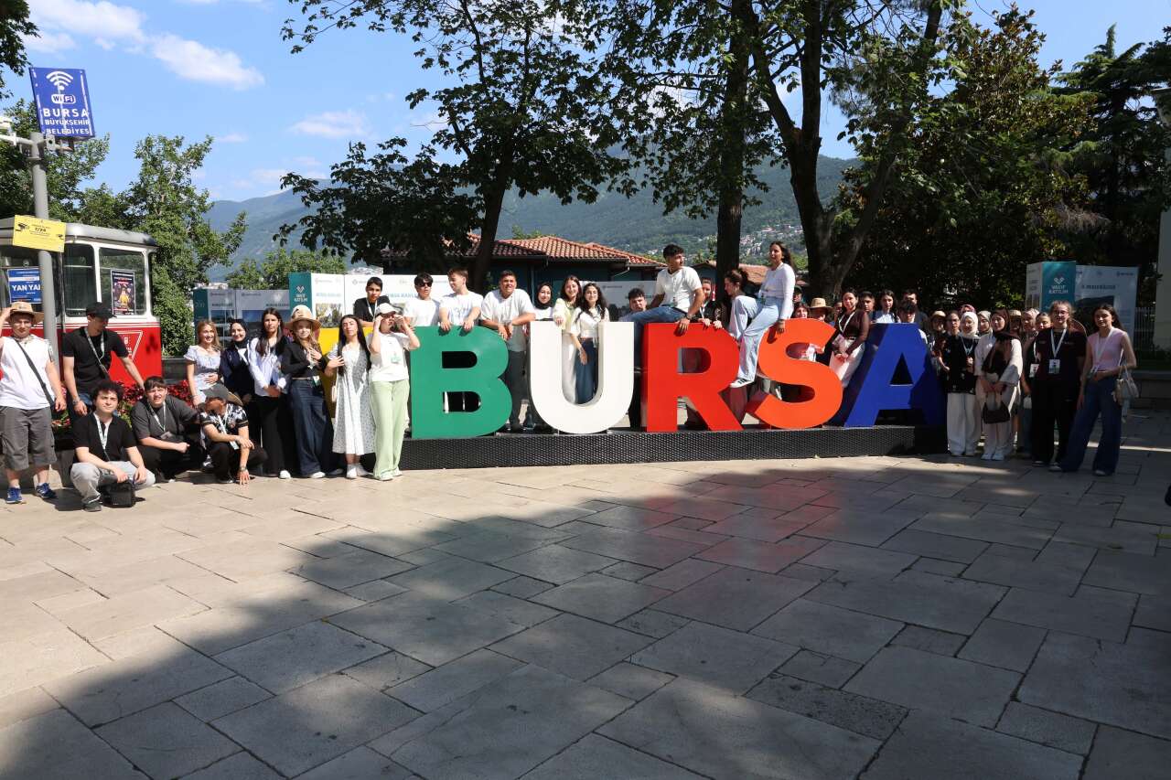 Kitabı okuyan, sınavı geçen YHT ile gidiyor! Konyalı liseliler kuruluşun şehrinde 9